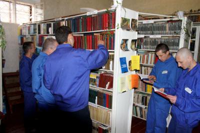 Чернівецькому СІЗО подарували тисячу книжок