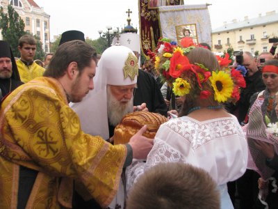 У Чернівцях Патріарх Філарет благословив молодят