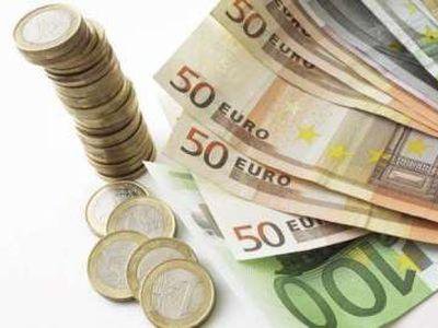 Влада обіцяє зарплату в 900 євро через 7-8 років