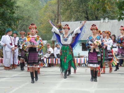 У Підзахаричах на фестивалі обрали гуцульську "чічку"