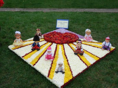 Із квітів виклали надпис «Чернівці - серце Буковини»