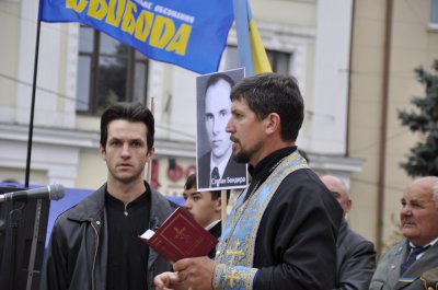 У Чернівцях 70-ту річницю УПА відзначили маршем та спільною молитвою