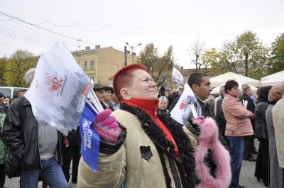 На зустріч із Яценюком прийшли кілька тисяч буковинців