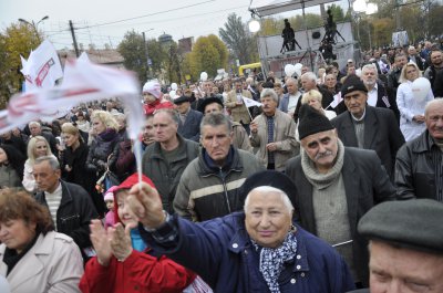 На зустріч із Яценюком прийшли кілька тисяч буковинців