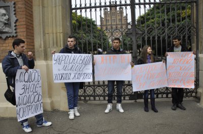 Чернівецькі студенти показали міліції "жовту картку"