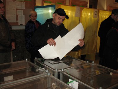 У Чернівцях голосують без черг У Чернівцях голосують без черг
