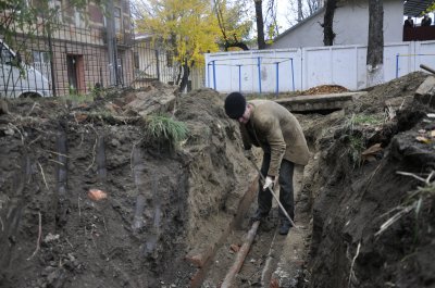 У Чернівцях через старі труби лікарня і школа залишилися без тепла