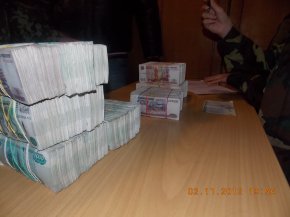 На кордоні затримали двох молдован, які везли 15 мільйонів рублів
