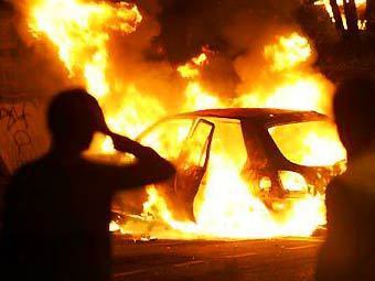У Донецьку спалили 5 авто, які стояли на газонах
