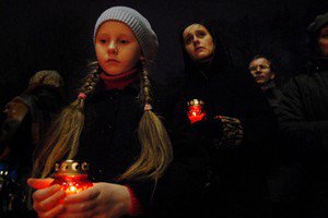 Понад три тисячі осіб вшанували пам'ять жертв Голодомору у Києві