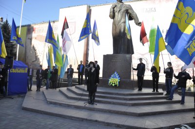 94 річницю Буковинського віча в Чернівцях відзначили з партійними прапорами