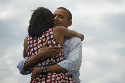 Фото обійм Обами з дружиною зібрало найбільше лайків в історії