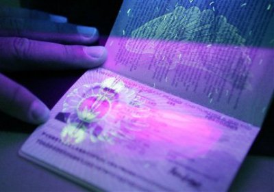 Біометричних паспортів поки що не буде