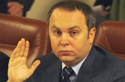 Янукович почав звільняти міністрів