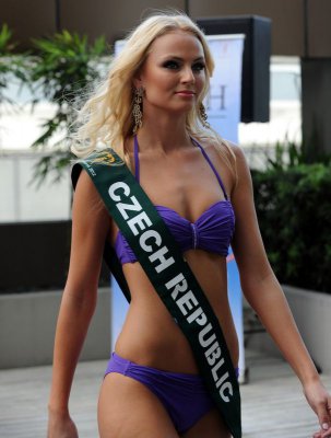Перемогу в конкурсі "Міс Земля-2012" здобула дівчина з Чехії