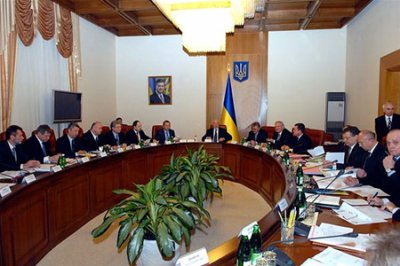 Міністри-регіонали на чолі з Азаровим подали у відставку