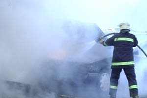 На Буковині у вогні загинула людина і згоріло авто