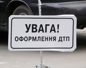 На Львівщині зіткнулися три авто: Двоє людей загинуло, дев’ять госпіталізовано