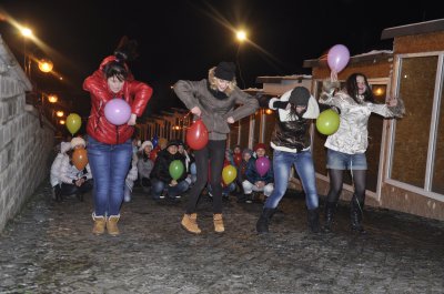 Хореографа Івана Величка на площі в Чернівцях привітали танцювальним флеш-мобом