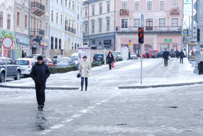 За непідсипані тротуари два ЖРЕПи у Чернівцях отримали догани