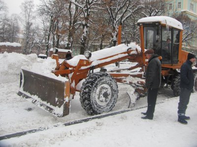 На Соборній площі будують ковзанку і різдвяний палац з вертепом