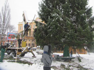 На Соборній площі будують ковзанку і різдвяний палац з вертепом