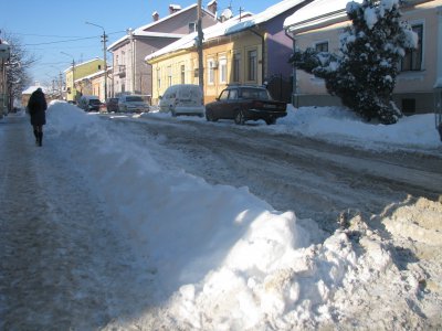 Навіть прилеглі до центру Чернівців вулиці не розчищають