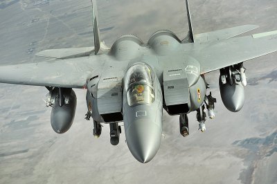 Японія підняла по тривозі винущувач F-15, через китайський літак
