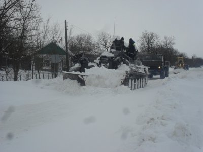 На Буковині триметрові снігові перемети пробивали танками