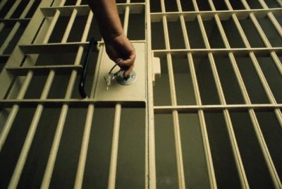 Мін’юст запропонував дозволити ув’язненим мобільні телефони
