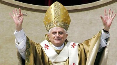 Бенедикт XVI привітав усіх вірян з Різдвом 65 мовами світу