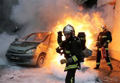 У Франції знову палили машини
