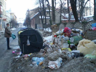 Сміття не вивозять, а платити все одно треба