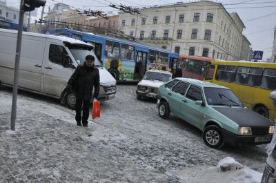 Через тролейбус рух у центрі Чернівців паралізовано