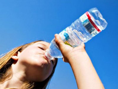 Вода у пляшках загрожує здоров'ю