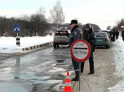 Двоє озброєних прикарпатців захопили таксі і проїхали три області