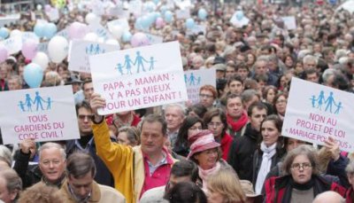 Десятки тисяч французів вийшли протестувати проти одностатевих шлюбів