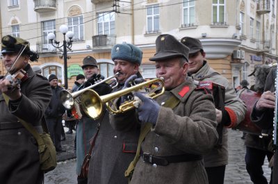 У Чернівці приїхали цигани, «Пекельна кухня» та єгиптяни