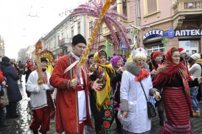 У Чернівці приїхали цигани, «Пекельна кухня» та єгиптяни