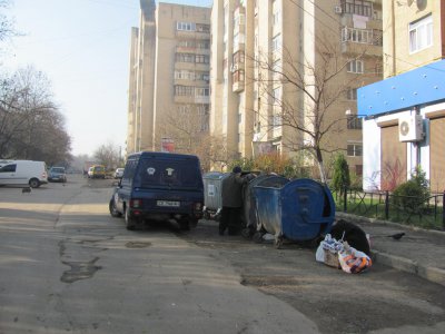 Безхатченкам у Чернівцях їжі після свят викинули мало