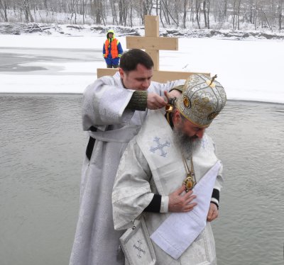 У Пруті на Водохреще купалися сотні людей