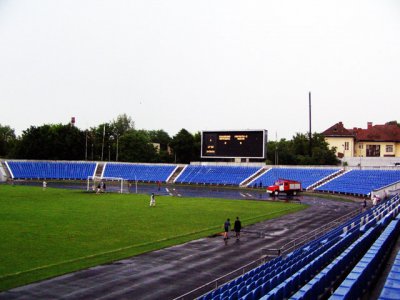 Чернівецькі чиновники обіцяють відремонтувати стадіон та басейн