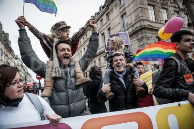 Парижі 125 тисяч людей вийшли на підтримку одностатевих шлюбів