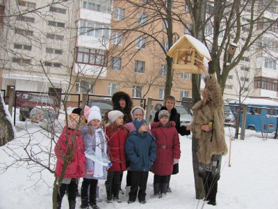 Чернівецькі школярі підгодовують птахів