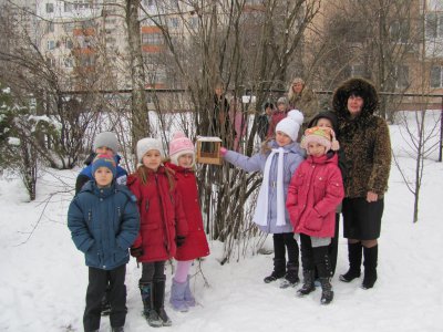 Чернівецькі школярі підгодовують птахів