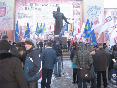 У Чернівцях мітингом та факельною ходою вшанували пам’ять Героїв Крут