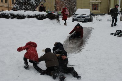 Чернівці перетворилися на велику ковзанку