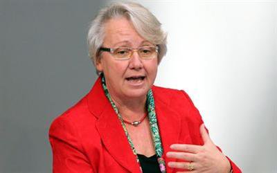 Міністр освіти Німеччини йде у відставку після викриття у плагіаті
