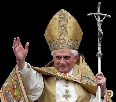 Десятки тисяч паломників зібралися на один з останніх публічних виступів Папи