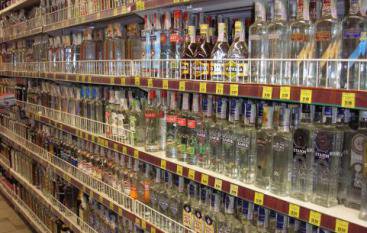 Уряд збирається посилити контроль за виробництвом алкоголю та цигарок
